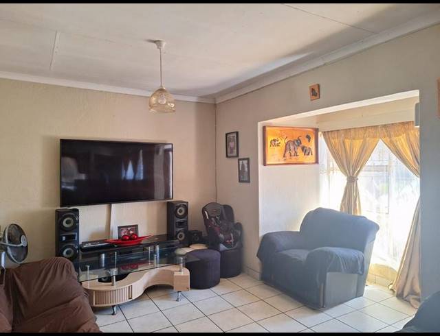 7 BEDROOM HOUSE FOR SALE IN POLLAK PARK